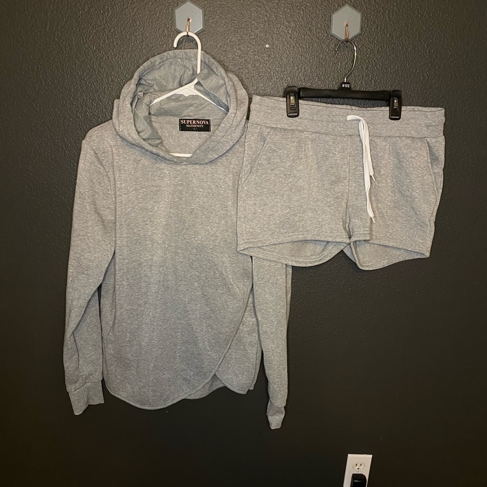 ENTIRE LOT of maternity clothes!